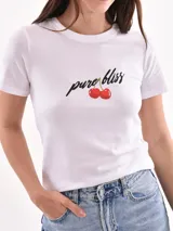 Remera celeste con estampado de la palabra 'blue' y su definición en inglés.