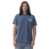 Remera azul de manga corta con logo de Quiksilver estampado en el pecho.