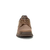 Zapato acordonado de cuero color marrón, con forro de malla de nylon, plantilla de espuma acolchada y suela de goma.