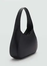 Bolso tipo hobo de cuero sintético negro con asa corta al hombro y cierre de cremallera.