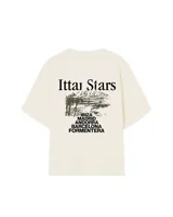 Remera color crema de corte recto y mangas cortas, con estampado en la espalda que incluye el texto "Ittai Stars", una ilustración de una playa con palmeras y una lista de ciudades: Ibiza, Madrid, Andorra, Barcelona, Formentera.