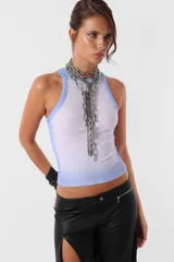 Top de morley color lila, con cuello redondo y sisas anchas.