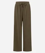 Pantalón recto de mujer color verde militar, con cintura elástica y lazo funcional para ajustar. Confeccionado en tejido texturizado.