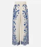 Pantalón wide leg de viscosa con estampado de arabescos en el lateral, cintura alta con elástico en la espalda y cierre con botones.