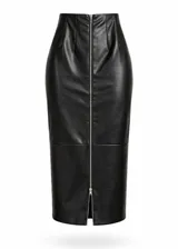 Pollera larga de símil cuero color negro, con cierre frontal ajustable de arriba a abajo y tajo trasero para mayor comodidad.