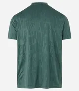 Remera deportiva gris con cuello redondo, mangas cortas, estampa heat print y detalle en los hombros. Confeccionada en tejido de malla con tecnología Dry.