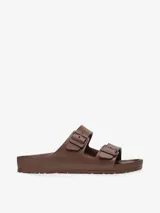Sandalias Birkenstock Arizona construidas 100% en EVA (etilvinilacetato) color marrón y hebilla de polímero.