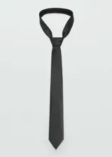 Corbata negra lisa con cierre de nudo.