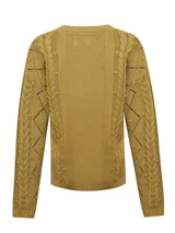 Cárdigan mostaza de tejido de punto con patrón de rombos calados y trenzas en las mangas. Tiene cuello en V y cierre frontal con botones.