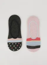 Pack de dos pares de medias balerinas con diseños: un par gris con lunares de colores y un par rosa con rayas horizontales.
