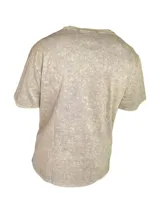 Remera color arena de manga corta con tres flores estampadas en el pecho.