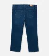 Pantalón de jean azul oscuro, de corte recto, con bolsillos delanteros y traseros, y ajuste interior en la cintura.