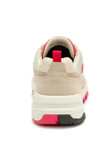 Zapatillas urbanas CAT modelo Grapple Suede Mesh, color beige con detalles en rojo y suela chunky.