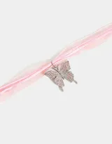 Gargantilla choker con doble cinta rosa y dije de mariposa plateada con strass rosas.