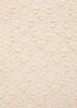 Falda midi color crudo, de tejido texturizado con diseño entallado y cintura elástica.