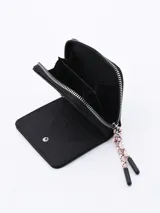 Billetera azul de tela con cierre de cremallera y tirador de cordón.