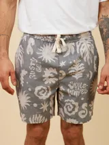 Bermuda gris con estampado tropical, confeccionada en algodón.