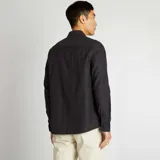 Camisa de vestir gris de corte recto y mangas largas.