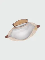 Mochila Longchamp modelo Le Pliage Original M, color crudo con detalles en cuero marrón.