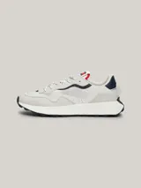 Zapatillas de estilo running Tommy Jeans color blanco, con detalles en azul marino y rojo.