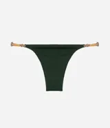 Conjunto de bikini verde oscuro con tiras finas y adornos de bambú.