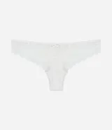 Bombacha de lencería femenina color blanco, modelo bikini hilo, confeccionada en encaje floral. Presenta un diseño cavado en la parte trasera y detalles de encaje en los bordes.