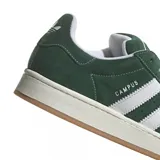 Zapatillas de gamuza verde con tres franjas blancas y detalle en la parte trasera.