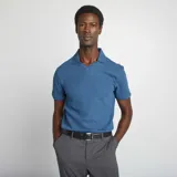 Remera azul de punto de piqué con cuello polo en V y mangas cortas.