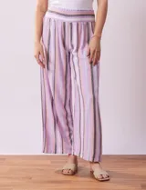 Pantalón wide leg de lino con cintura elastizada y estampado a rayas verticales en tonos lila, rosa, gris y blanco.