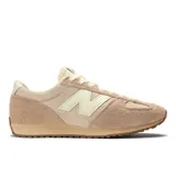 Championes New Balance modelo U471PSC, color beige con detalles en blanco, confeccionados en gamuza y lona.