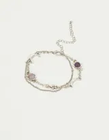 Pulsera doble de cadena plateada con dijes de luna, estrella y amatistas.
