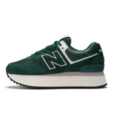 Championes urbanos New Balance modelo 574 con plataforma, color verde con detalles en blanco, confeccionados en gamuza y malla, con logo "N" característico en los laterales y entresuela ENCAP.