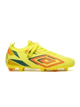 Championes de fútbol Umbro HIT HG color amarillo con detalles en naranja y azul.