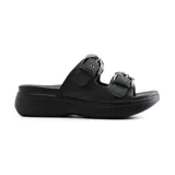 Sandalias negras de plataforma con dos tiras anchas sobre el empeine, ajustables con hebillas metálicas plateadas.