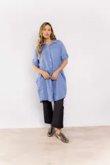 Pantalón ancho elastizado color azul.