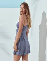 Chemise de modal negra con detalle de encaje en la parte delantera, con tirantes regulables.