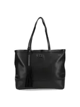 Cartera shopper negra de cuero vacuno con perforaciones y logo metálico de la marca. Incluye un colgante con borla de cuero.