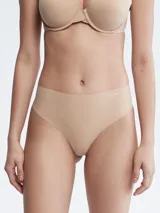 Colaless de talle alto en color beige, confeccionada con microfibra elástica y acabado sin costuras para una apariencia invisible.