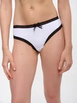 Colaless blanca de algodón con terminaciones de puntilla negra y moño decorativo.