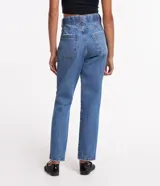 Pantalón mom jeans de tiro alto con cinturón con hebilla.