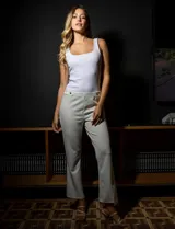 Pantalón cropped de crepe elastizado, color blanco, marca Hope & Harlow.