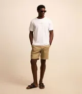 Remera de algodón para hombre, modelo comfort, color blanco. Cuello redondo, mangas cortas y estampa frontal con la frase "abençoado por natureza".