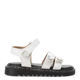 Sandalias blancas con plataforma negra y tiras con apliques de flores.