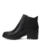 Botas de cuero color marrón, de caña baja, con cierre lateral y taco cuadrado.