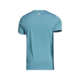 Remera de running Adidas color celeste con logo de la marca en gris oscuro. Confeccionada en tejido jacquard elástico con tecnología AEROREADY.