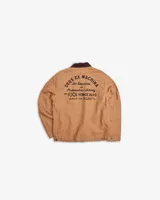 Campera color marrón claro con cuello de pana marrón oscuro, cierre frontal con cremallera, bolsillos laterales y logo bordado en el pecho.