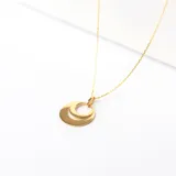 Gargantilla de oro amarillo 18k con dije de dos aros entrelazados.