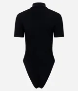 Body color beige de poliamida, con diseño seamless acanalado, cuello polo, manga corta y cierre de cremallera delantera.