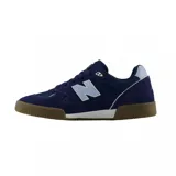 Championes urbanos New Balance modelo NM600SMB, color azul marino con detalles en celeste y suela marrón.