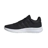 Championes Adidas Lite Racer 4.0 negros con las tres tiras características de la marca en los laterales y suela blanca con tecnología Cloudfoam.